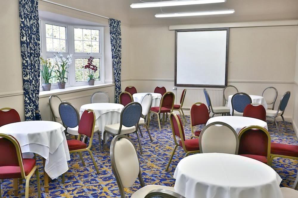 Reigate Manor Hotel Extérieur photo
