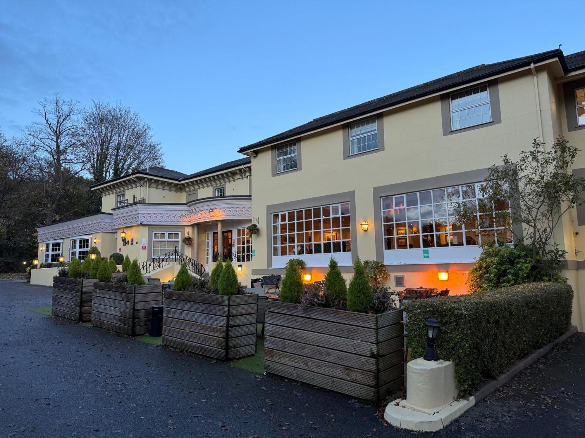 Reigate Manor Hotel Extérieur photo