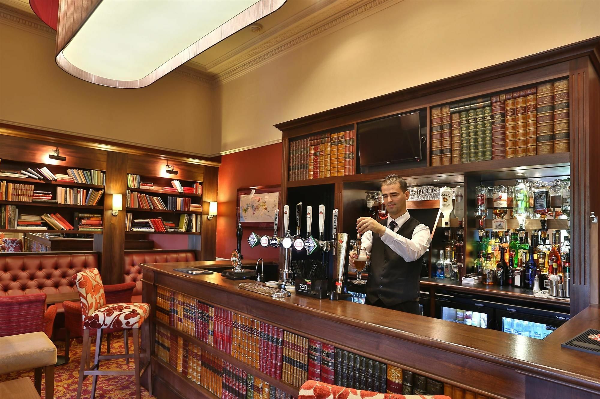Reigate Manor Hotel Extérieur photo