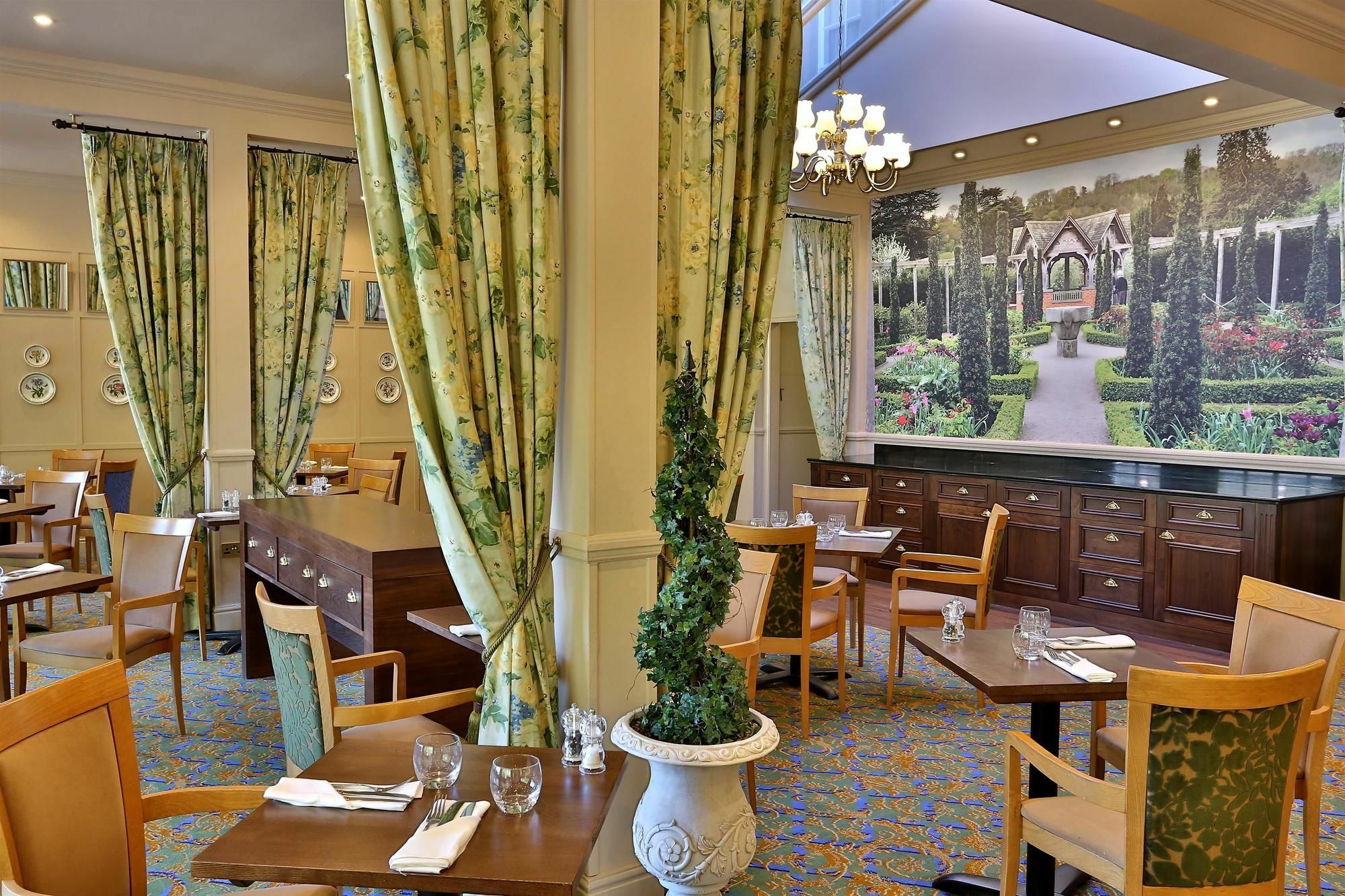 Reigate Manor Hotel Extérieur photo
